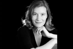 Erika Holst headshot